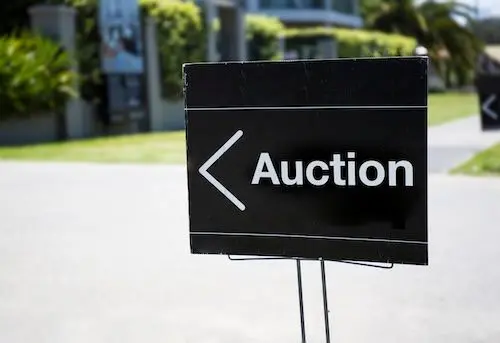 auction-sign-outside-house.jpg